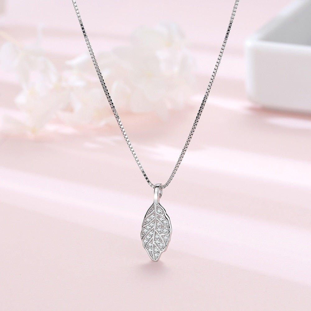 Elegant Rhinestone Tree Leaf Pendant Necklaces for Women Shiny Zircon Stainless Steel Metal Leaves Choker Simple Clavicle Chain